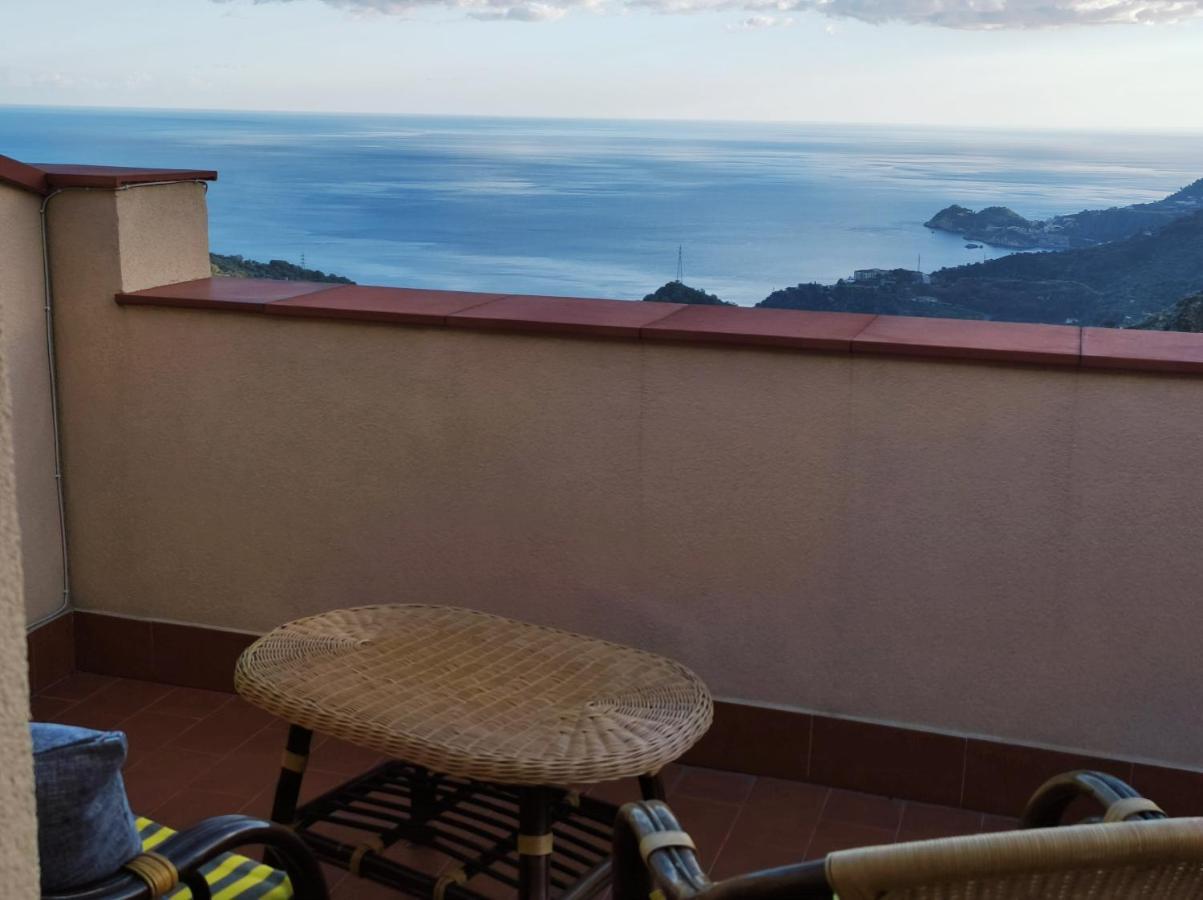 Apartamento La Panoramica Gallodoro Exterior foto